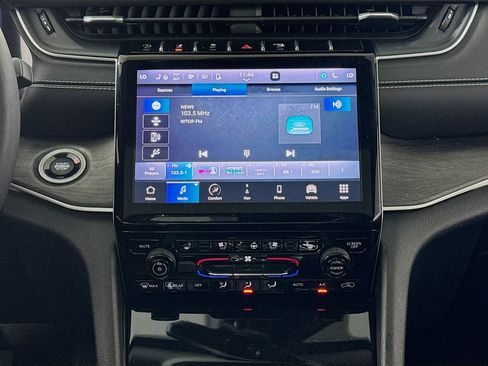 Used 2023 Jeep Grand Cherokee L Limited w/ Luxury Tech Group II AWD/4WD image 15