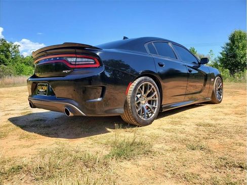 Used 2016 Dodge Charger SRT w/ Harman/Kardon Audio Group RWD image 12