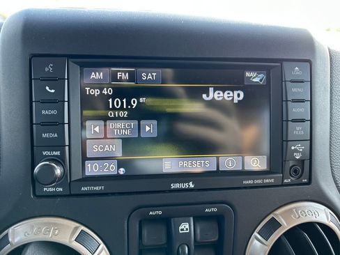 Used 2016 Jeep Wrangler Unlimited Sahara image 12