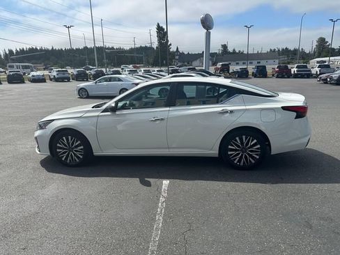 Used 2025 Nissan Altima 2.5 SV FWD image 5