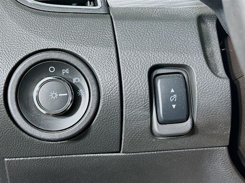 Used 2015 Ford Taurus SEL w/ Equipment Group 201A FWD image 16