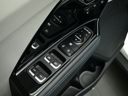 Used 2017 Kia Niro Touring image 21