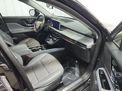 Used 2021 Lincoln Corsair AWD w/ Premium Package image 19