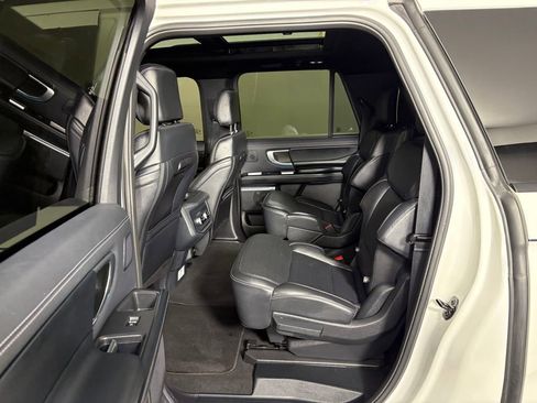 Used 2025 Ford Expedition Max Platinum w/ Stealth Performance Package AWD/4WD image 30