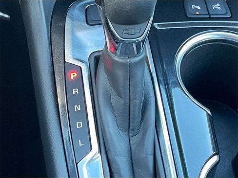 Used 2024 Chevrolet Equinox Premier image 16