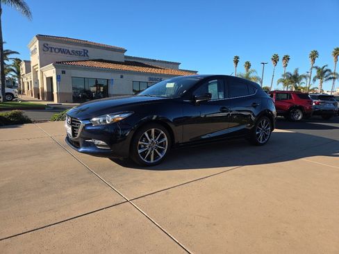 Used 2018 MAZDA MAZDA3 Touring image 1