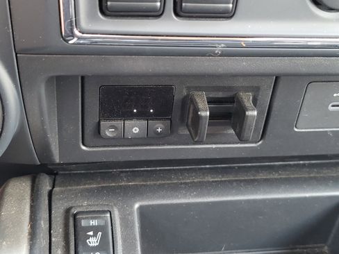 Used 2024 Nissan Titan SV w/ SV Convenience Package image 22