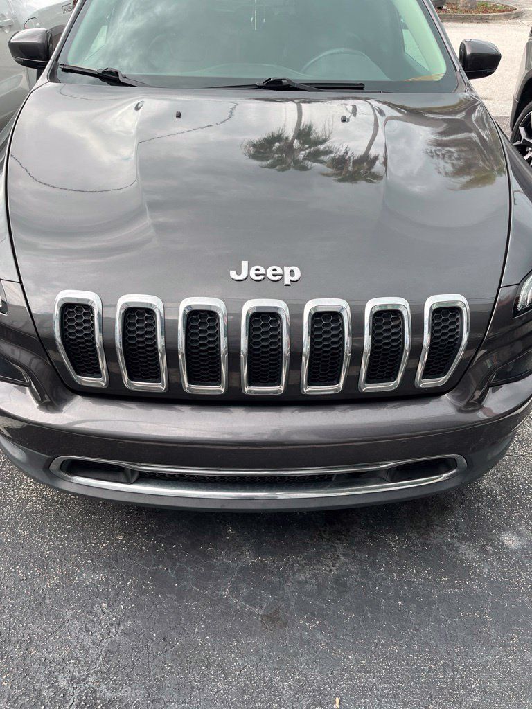 Used 2016 Jeep Cherokee Limited w/ Luxury Group FWD image 2