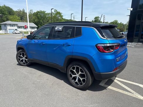 Used 2024 Jeep Compass Limited AWD/4WD image 3