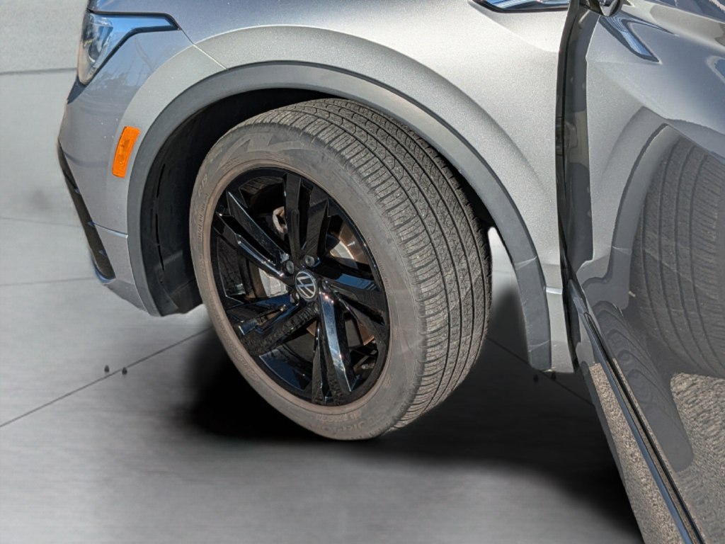 Certified 2023 Volkswagen Tiguan SE R-Line FWD image 35