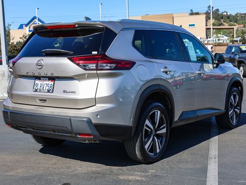 Used 2024 Nissan Rogue SL AWD/4WD image 25