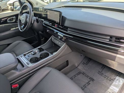 Used 2026 Kia Carnival SX Prestige image 25