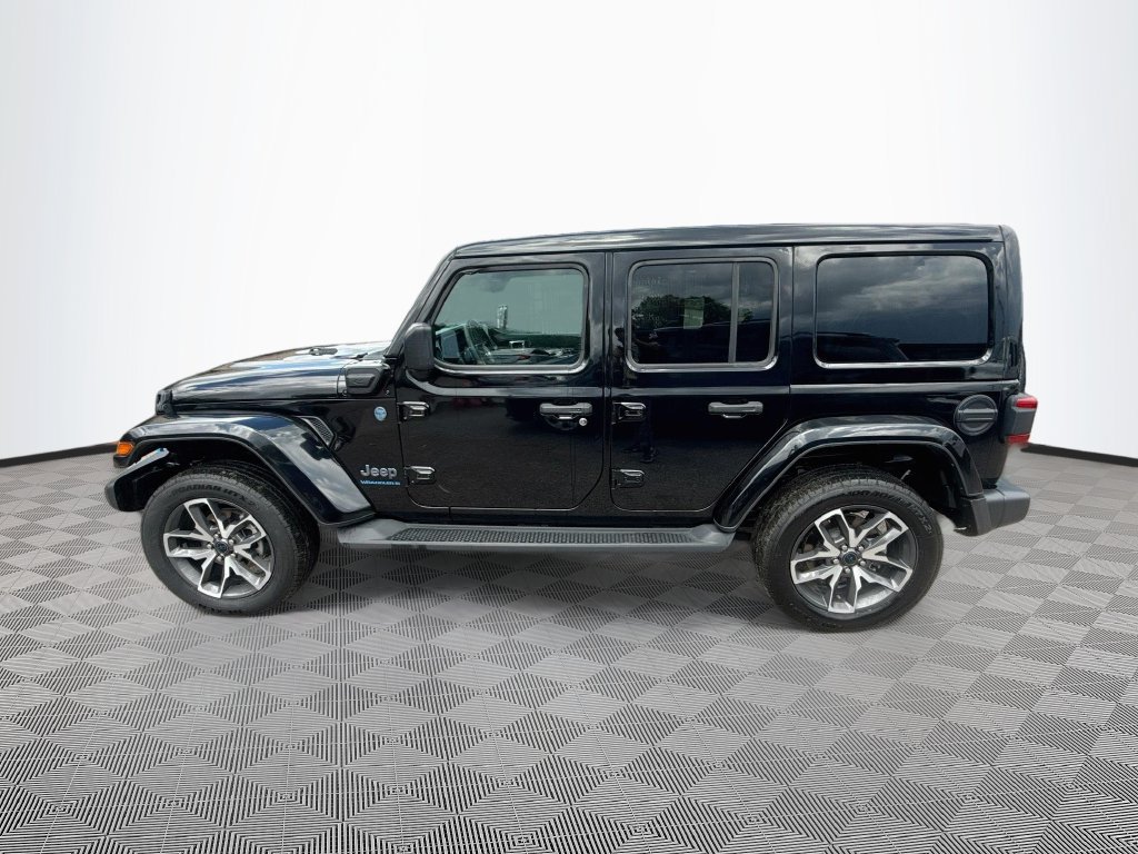 Used 2024 Jeep Wrangler Unlimited w/ Convenience Group AWD/4WD image 9