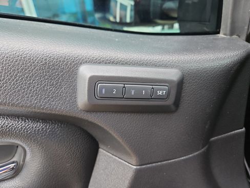 Used 2019 Nissan Titan PRO-4X w/ Pro-4x Convenience Package AWD/4WD image 18