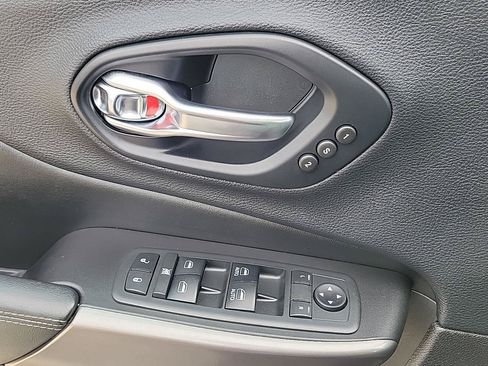 Certified 2019 Jeep Cherokee Limited AWD/4WD image 7
