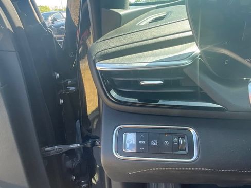 Used 2025 Buick Enclave Sport Touring FWD image 19