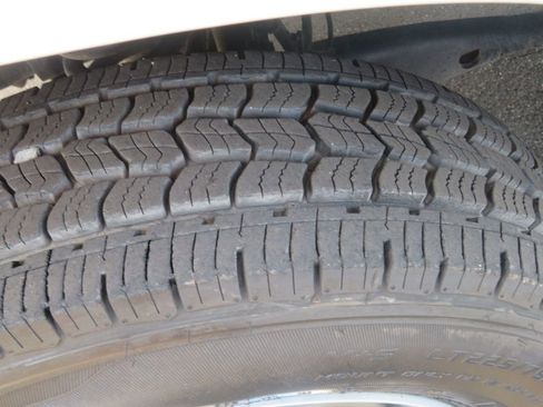 Used 2003 Ford E-350 and Econoline 350 Super Duty Wagon image 15