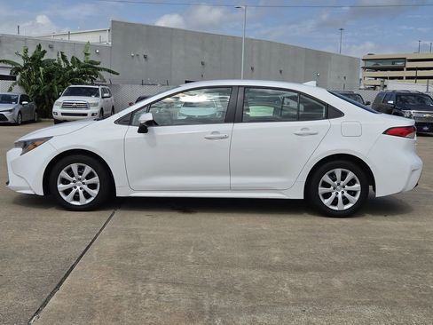 Used 2025 Toyota Corolla LE FWD image 6