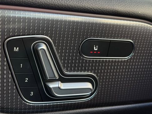 Used 2021 Mercedes-Benz GLB 250 image 13