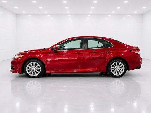 Used 2015 Toyota Camry SE FWD image 2