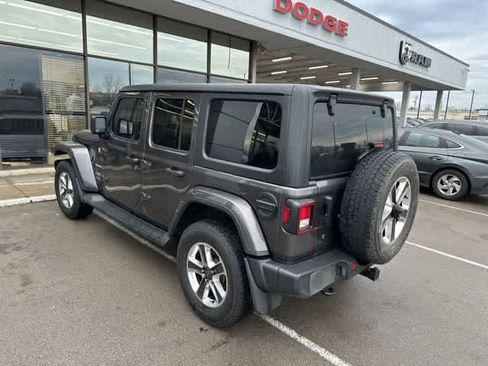 Used 2018 Jeep Wrangler Unlimited Sahara image 11