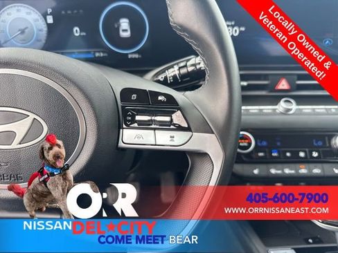 Used 2025 Hyundai Elantra SEL FWD image 19