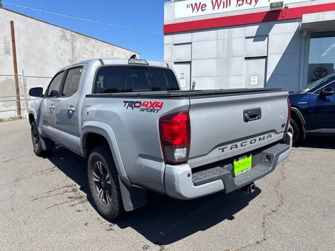 Used 2019 Toyota Tacoma TRD Sport w/ Technology Package AWD/4WD image 5