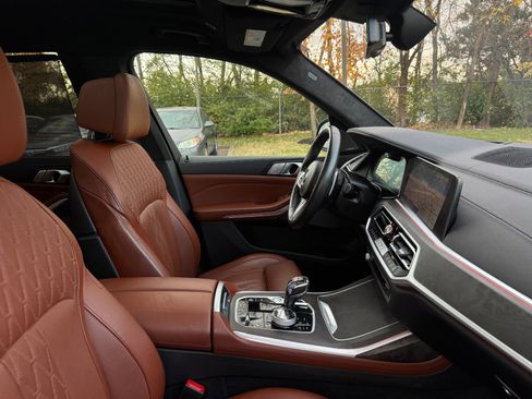 Used 2022 BMW X7 M50i image 50