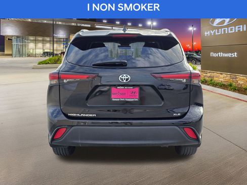 Used 2024 Toyota Highlander XLE image 8