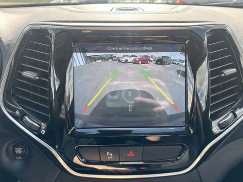 Used 2019 Jeep Cherokee Limited w/ Trailer Tow Group AWD/4WD image 8