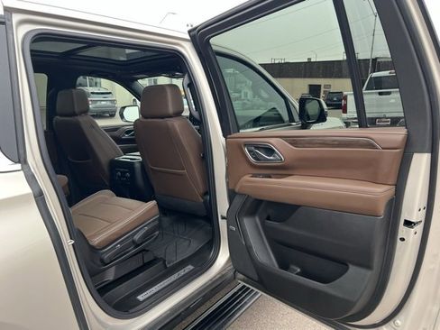 Used 2024 Chevrolet Suburban High Country image 38
