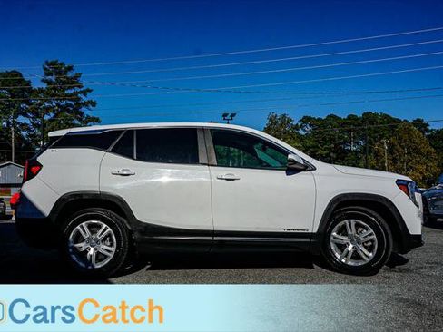 Used 2022 GMC Terrain SLE image 2