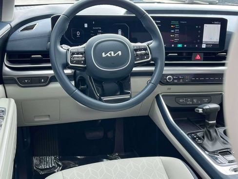 Used 2025 Kia Carnival SX FWD image 2