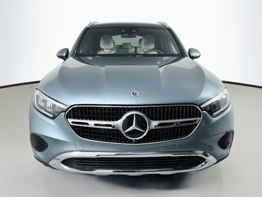 Used 2025 Mercedes-Benz GLC 350e 4MATIC image 6