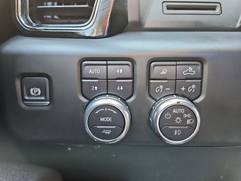 Used 2025 GMC Sierra 1500 AT4 AWD/4WD image 15