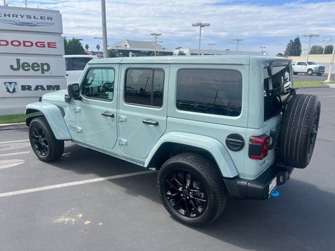 Used 2024 Jeep Wrangler Unlimited Sahara w/ Technology Group AWD/4WD image 23