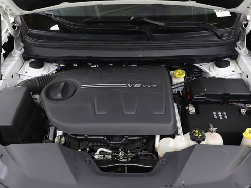 Used 2019 Jeep Cherokee Trailhawk w/ Cold Weather Group image 32