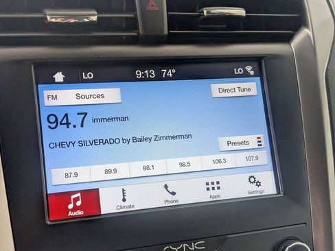 Used 2019 Ford Fusion SE FWD image 19