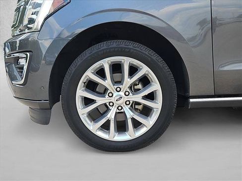 Used 2018 Ford Expedition Limited w/ Equipment Group 302A AWD/4WD image 22