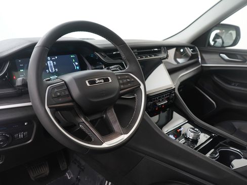 Used 2023 Jeep Grand Cherokee 4WD 4xe w/ Luxury Tech Group II image 26