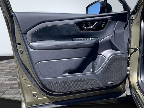 Certified 2025 Subaru Forester Touring AWD/4WD image 17