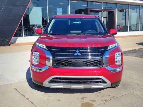 New 2025 Mitsubishi Outlander SE image 13