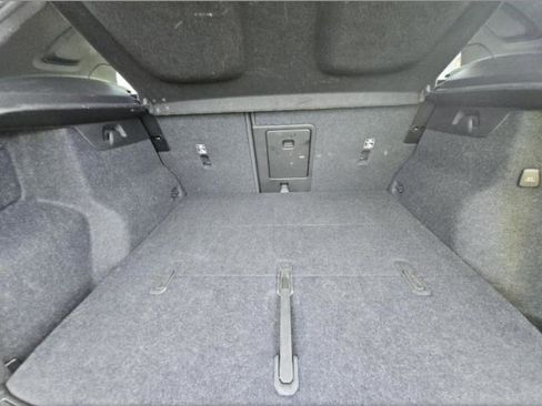 Used 2025 Volvo XC40 B5 Plus image 22