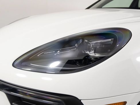 Certified 2026 Porsche Macan AWD/4WD image 43