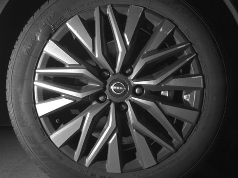 Used 2025 Nissan Altima 2.5 SV FWD image 13