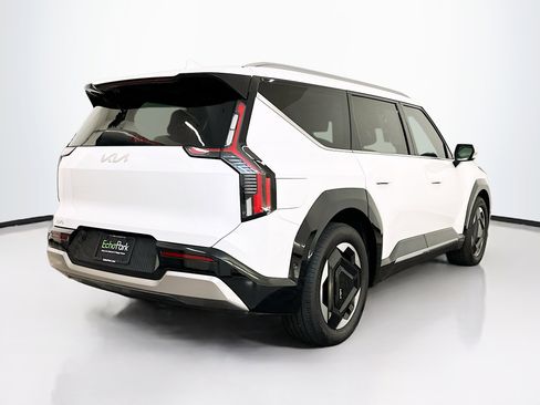 Used 2024 Kia EV9 Land image 9