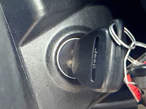 Used 2017 Jeep Wrangler Unlimited Rubicon w/ Dual Top Group AWD/4WD image 32