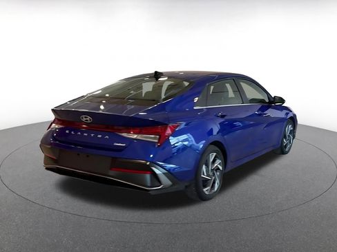 Used 2025 Hyundai Elantra Limited image 14