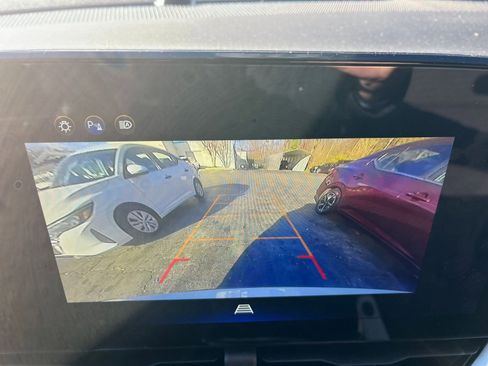 Used 2025 Chevrolet Equinox LT image 17