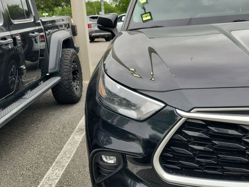 Used 2021 Toyota Highlander XLE FWD image 6